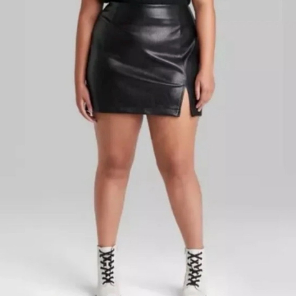 Wild Fable Black Faux Leather High Rise Notch Front Mini Skirt NWT 8 C1-010